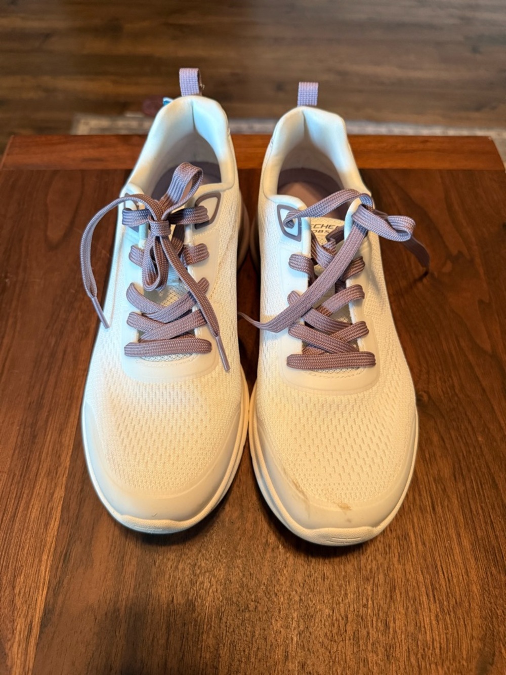 Skechers Cream Sneakers with Mauve Insole and Laces